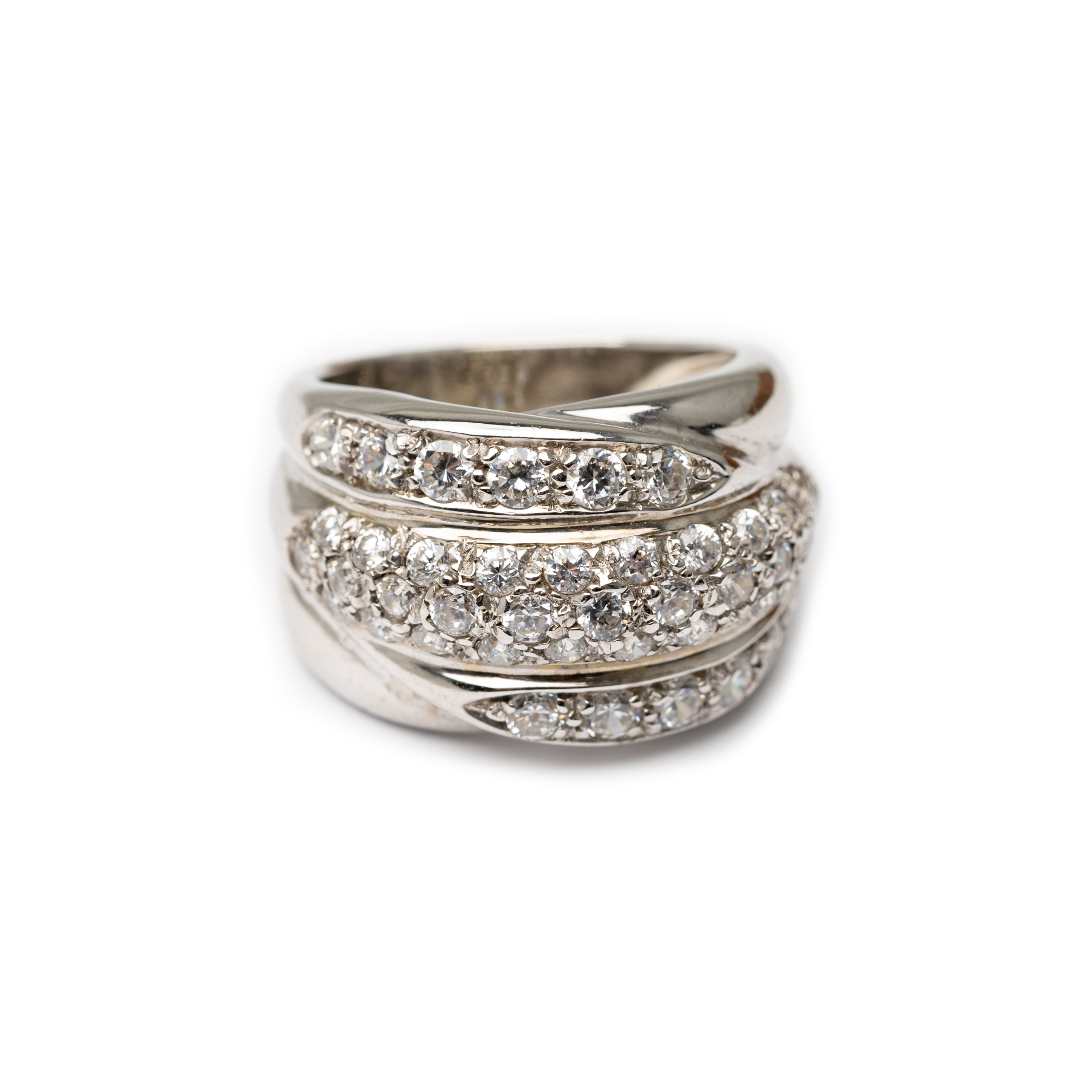 18kt White Gold Designed Ring.